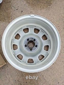 4 Genuine Land Rover Defender 18 White Steel Wheels + Hub Cover Dealer Take Off