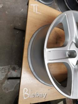 Land Rover L8B21007JA aluminum OEM rim 20 x 8.5 NEW TAKE OFF Land Rover L8B21007JA aluminum OEM rim 20 x 8.5 NEW TAKE OFF