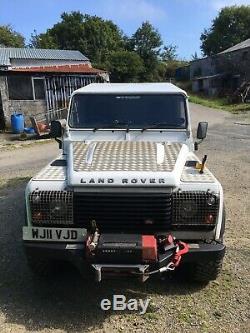 Land rover defender 110 off road