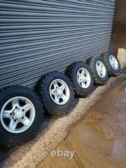 Land rover defender/discovery new alloy wheels with off road tyres