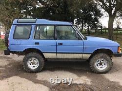 Land rover discovery off roader