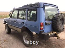 Land rover discovery off roader